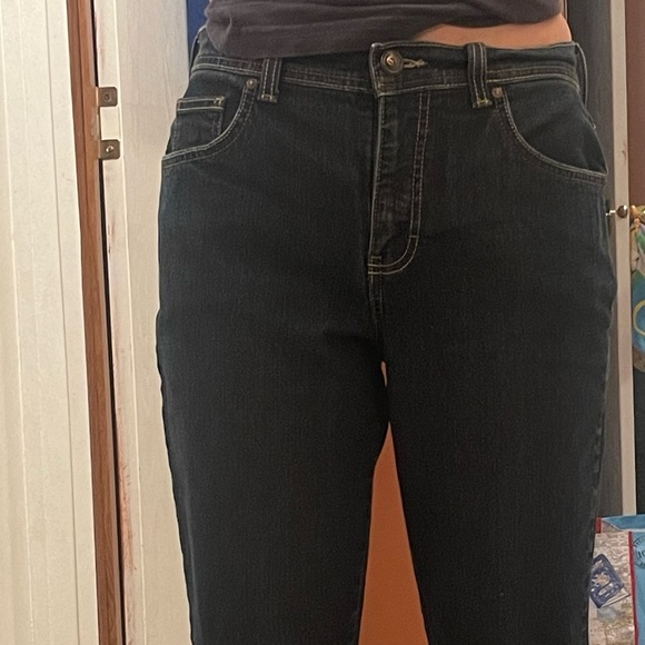 Gloria Vanderbilt Size 8 women’s denim, capris, raw hem.‎ Preowned. - Picture 6 of 7